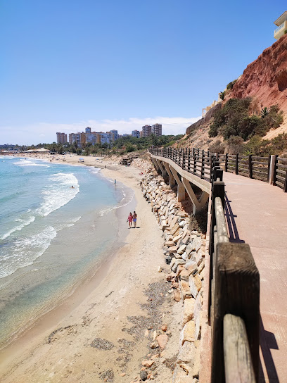 Ruta del Social Run por la pasarela costera de Campoamor hacia Playa Roja